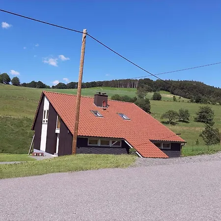 بيت للعطل Cosy In The Hochsauerland With Terrace At The Edge Of The Forest *
